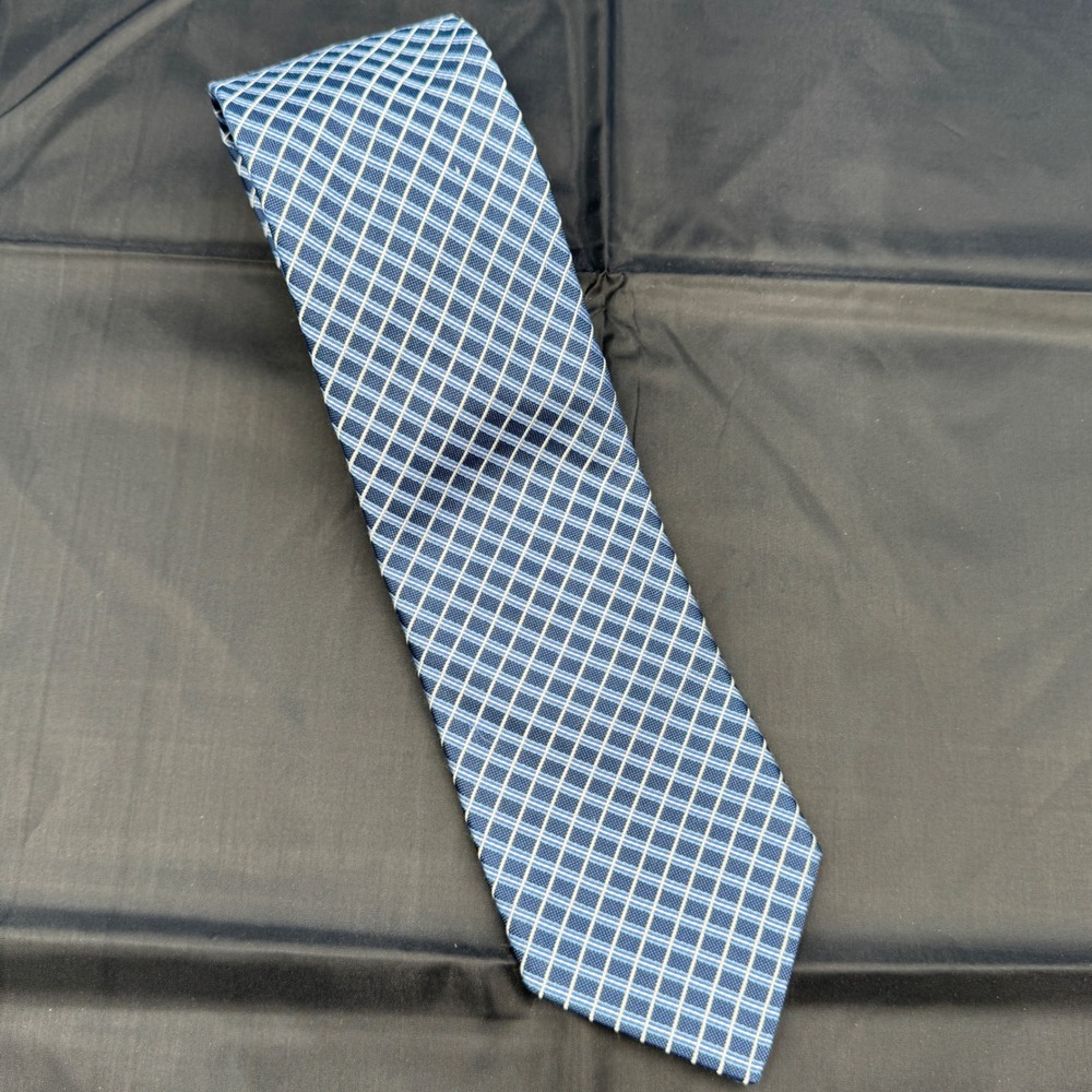Roundtree & Yorke Trademark Blue White‎ Diamond Pattern Silk Men Tie